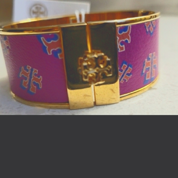 Tory Burch Jewelry - Tory Burch Cuff Brand New with Tag perfecf ♥️ Gift it is a STATEMENT PIECE